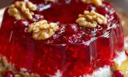 Cranberry Pineapple Jello Salad: A Scrumptious 5-Minute Treat