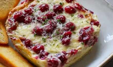 Baked Cranberry Cream Cheese Dip – A Delightful Crowd-Pleasing Appetizer